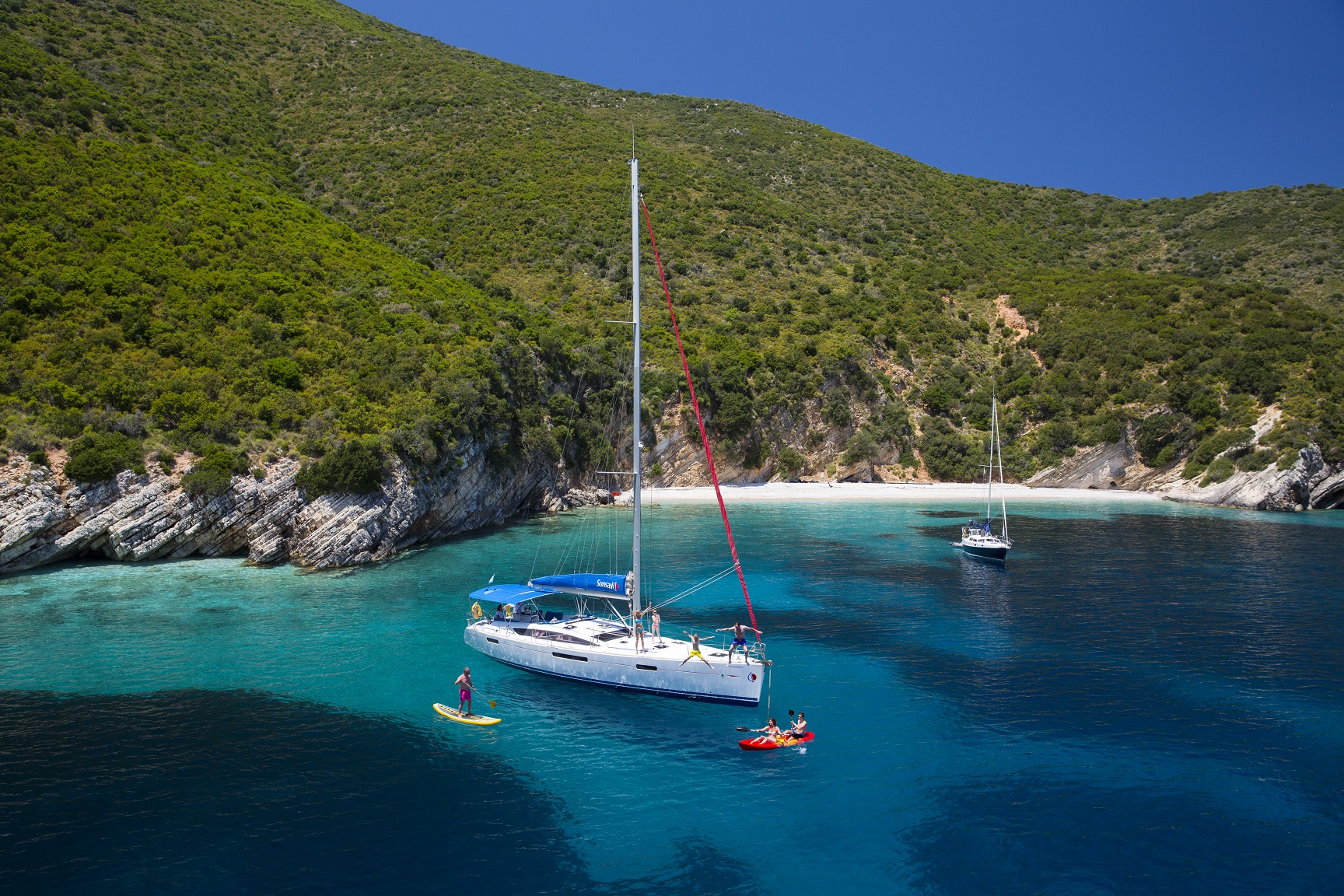 Sailing the Aegean: Exploring the Beautiful Waters of Santorini